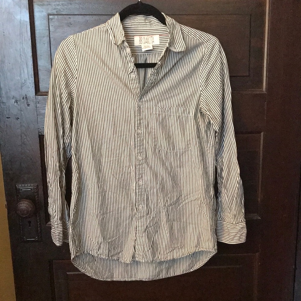 BB Dakota gray and white striped top